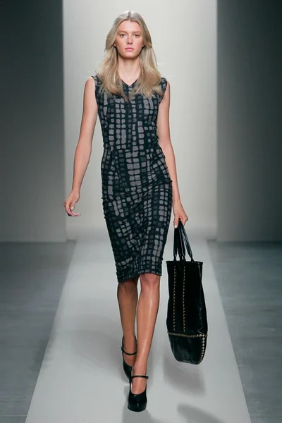 Look 16